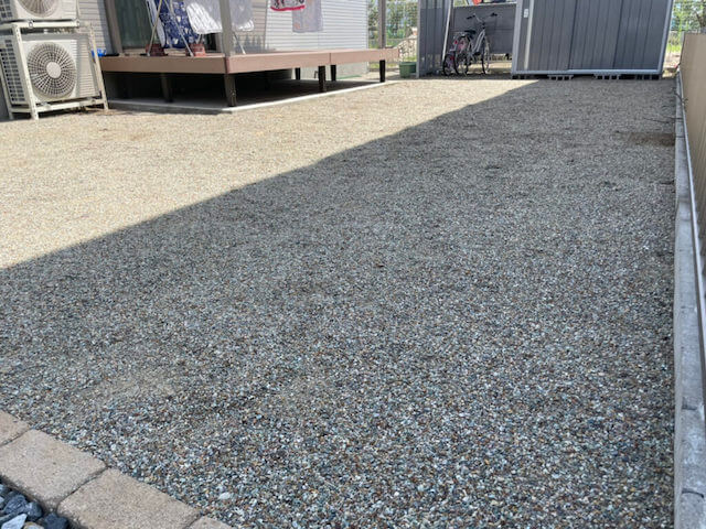 施工面が複雑な形で雑草も多い場所DIYには難易度が高い土地･･･